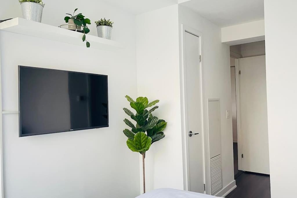 New Superior Lakeview Luxury Floor 3-bedroom On 48th Floor *