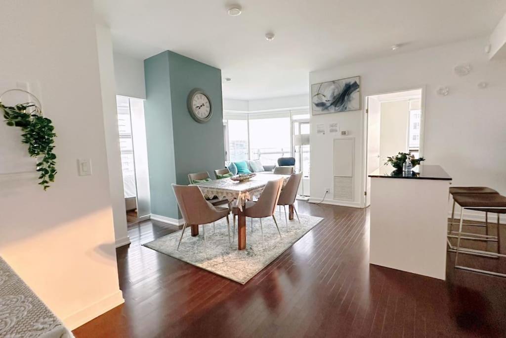 New Superior Lakeview Luxury Floor 3-bedroom On 48th Floor * Toronto