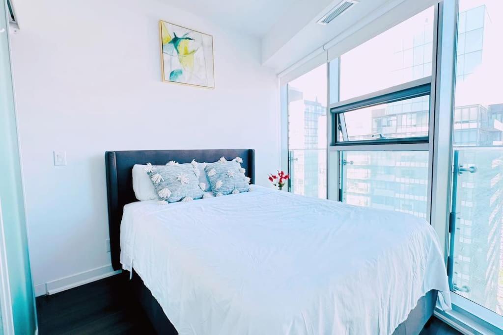 New Superior Lakeview Luxury Floor 3-bedroom On 48th Floor Apartment
