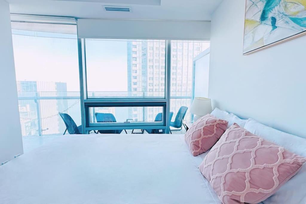 New Superior Lakeview Luxury Floor 3-bedroom On 48th Floor Apartment *