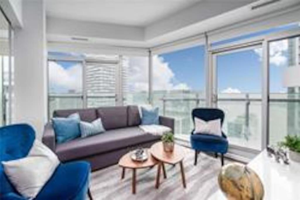 New Superior Lakeview Luxury Floor 3-bedroom On 48th Floor * Toronto