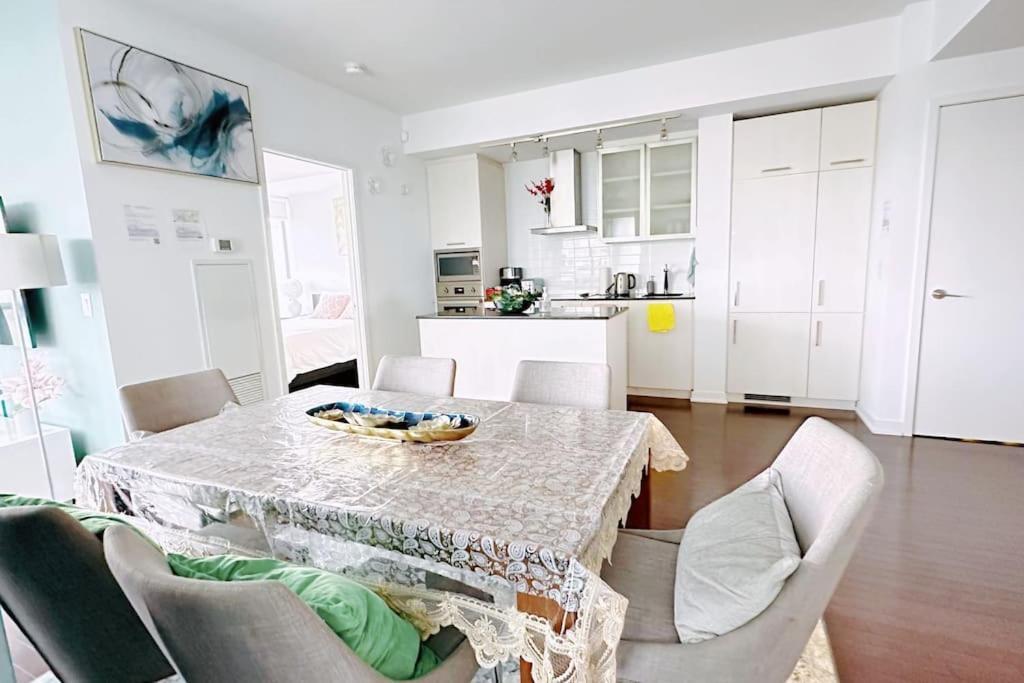 New Superior Lakeview Luxury Floor 3-bedroom On 48th Floor Apartment *