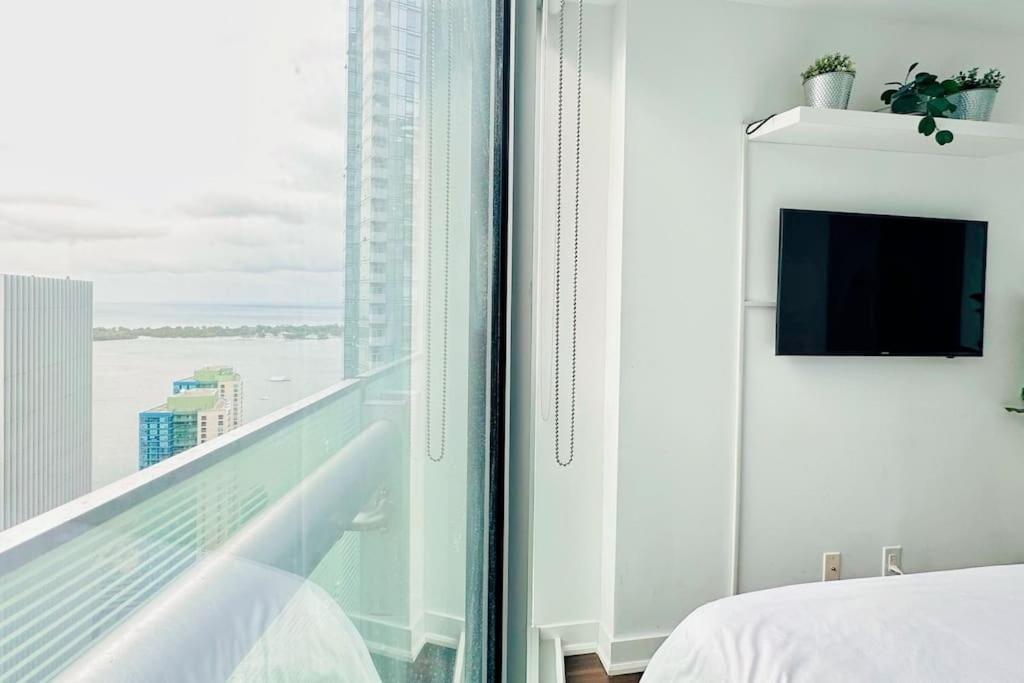 New Superior Lakeview Luxury Floor 3-bedroom On 48th Floor * Toronto