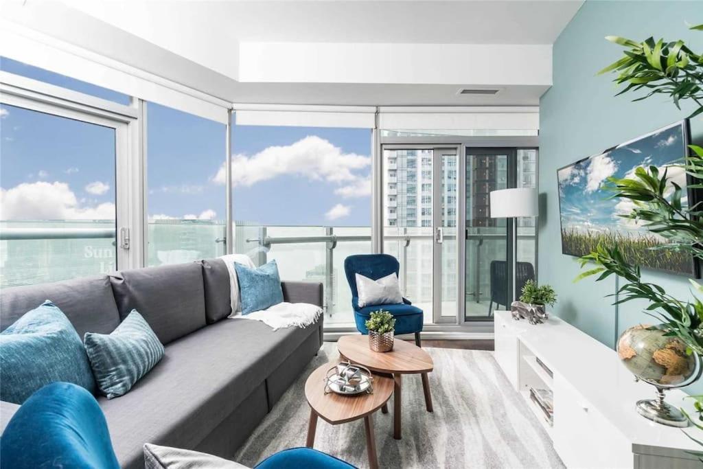 New Superior Lakeview Luxury Floor 3-bedroom On 48th Floor Apartment Toronto