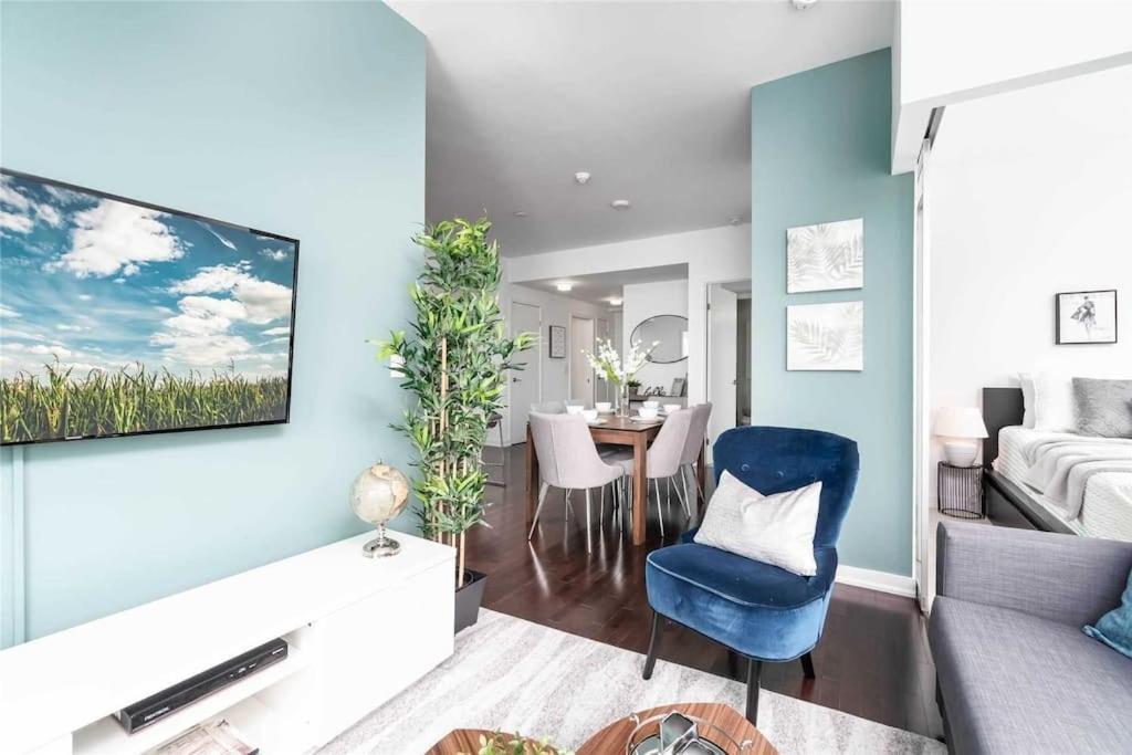 Apartment New Superior Lakeview Luxury Floor 3-bedroom On 48th Floor Toronto