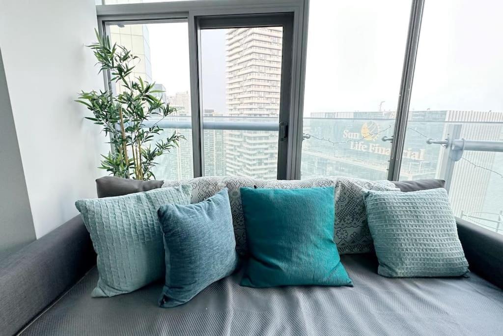 New Superior Lakeview Luxury Floor 3-bedroom On 48th Floor * Toronto