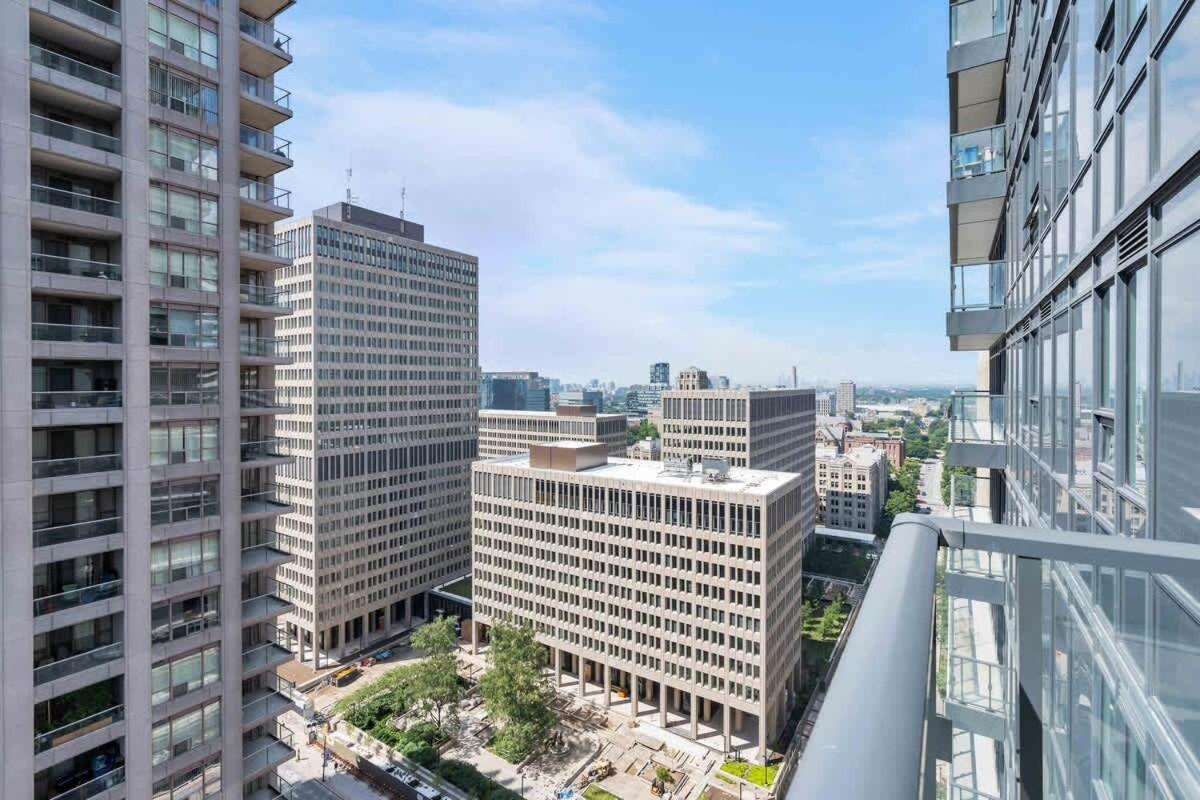 Apartment Easy Access 1br On Bay Street Toronto