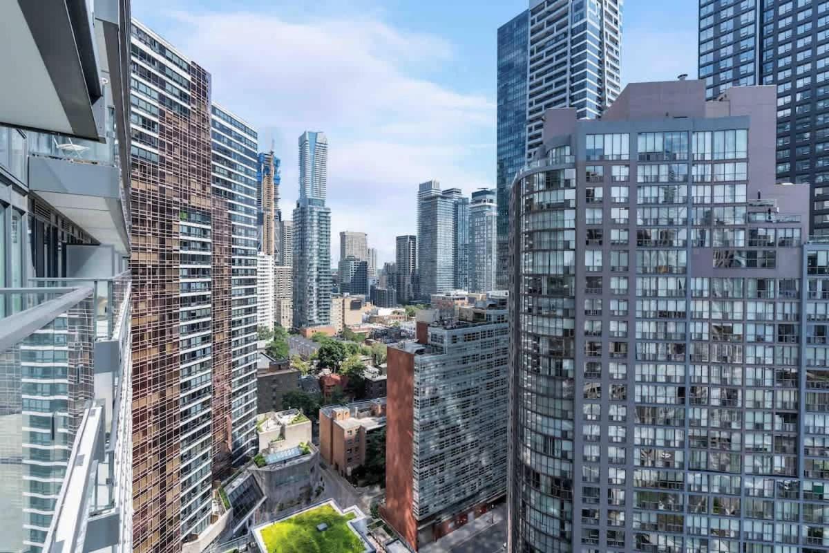 Easy Access 1br On Bay Street * Toronto