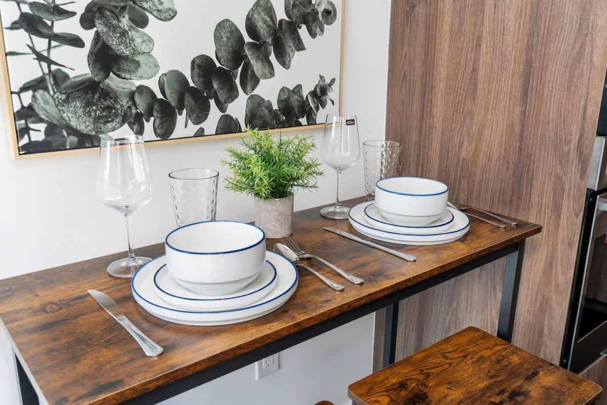 Easy Access 1br On Bay Street Apartment *