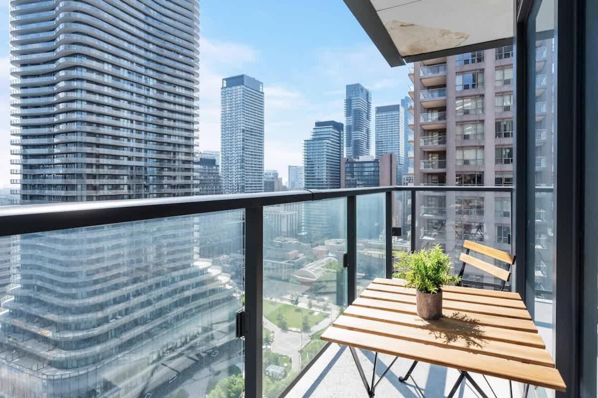Easy Access 1br On Bay Street Toronto