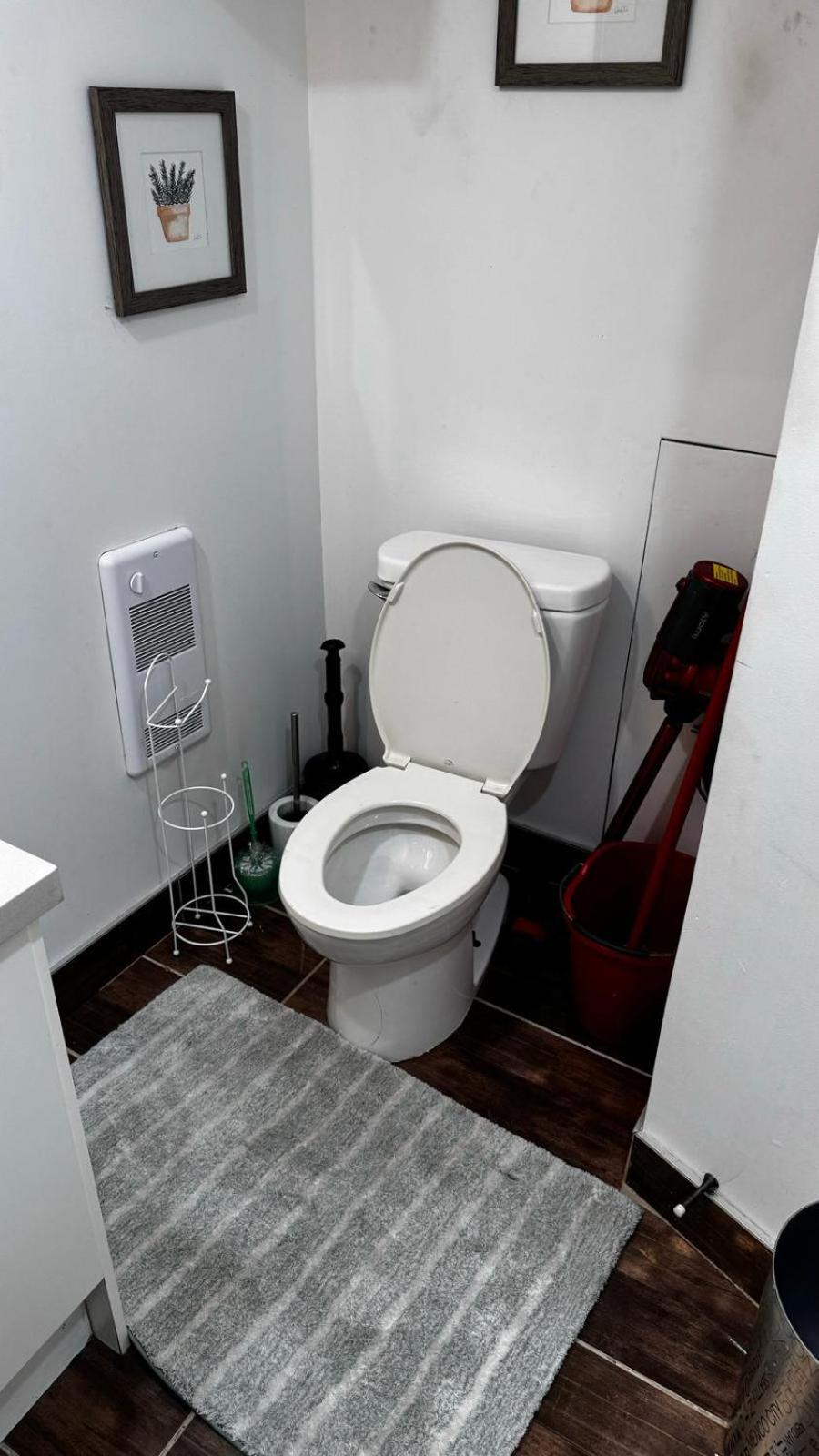 Hidden Gem W/ Free Parking Apartment Toronto