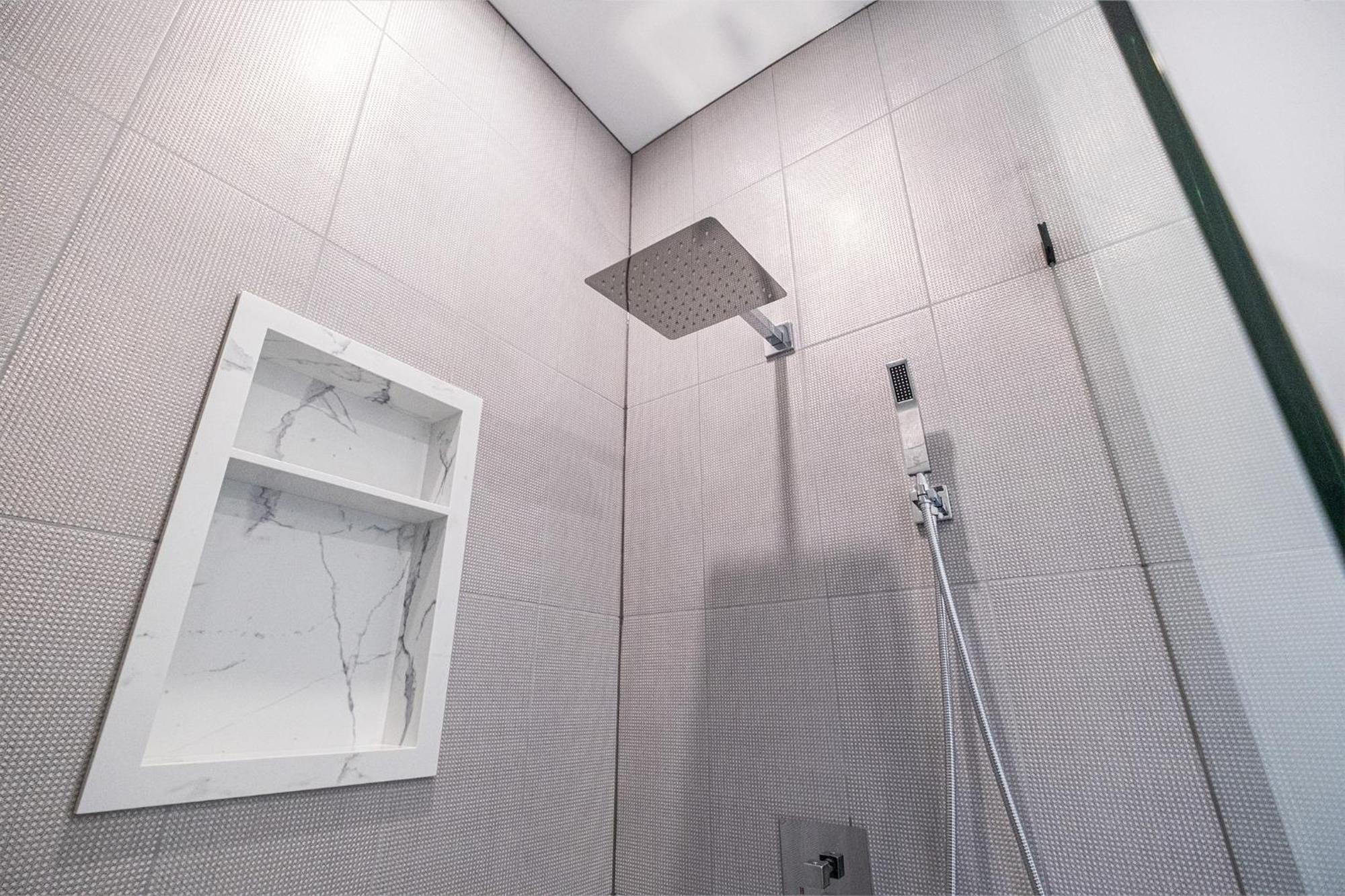 New Queen Bedroom With Private Bathroom In Toronto
