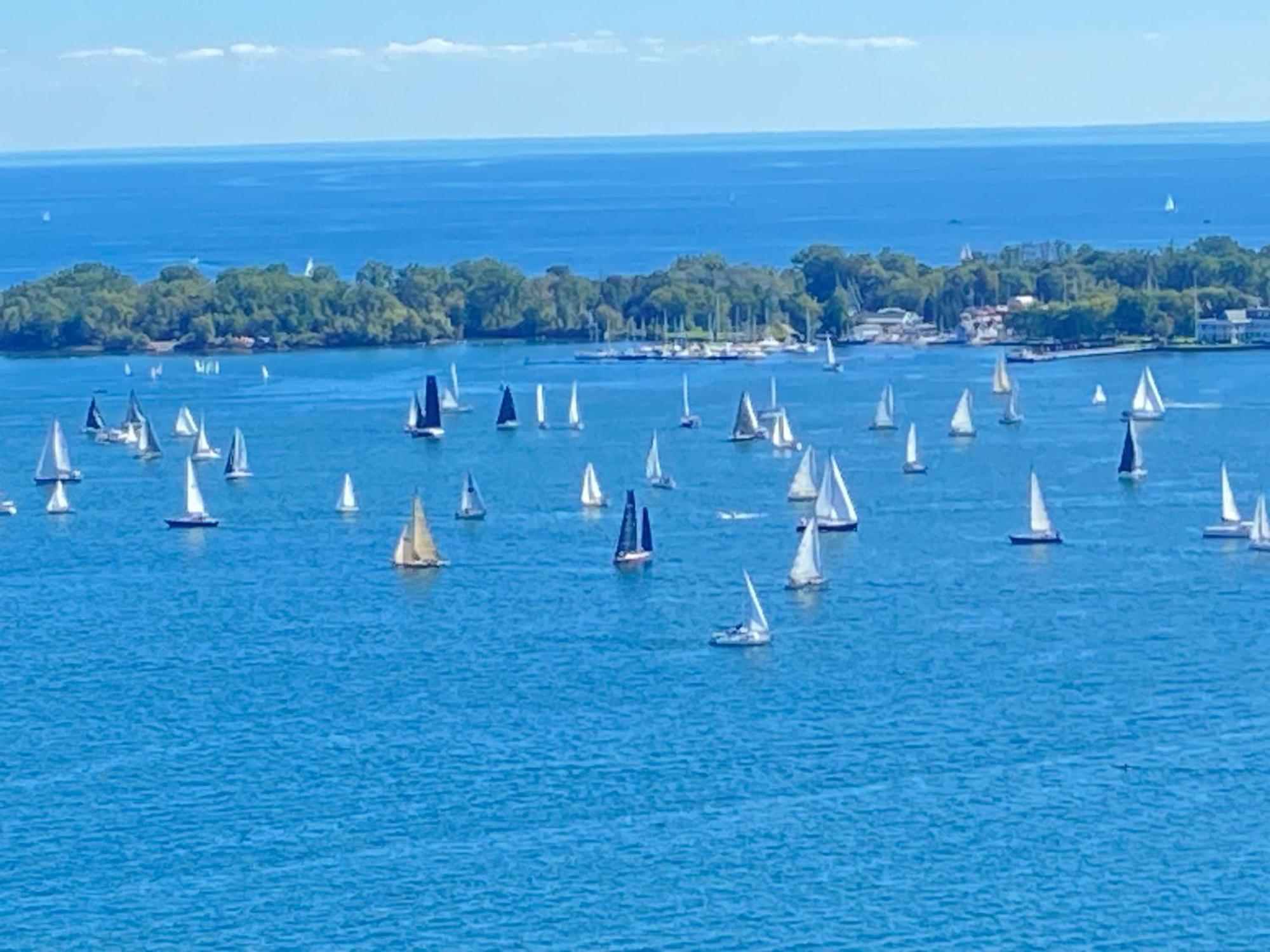 Lakeside Haven: Harbourfront With Million-dollar Views Toronto