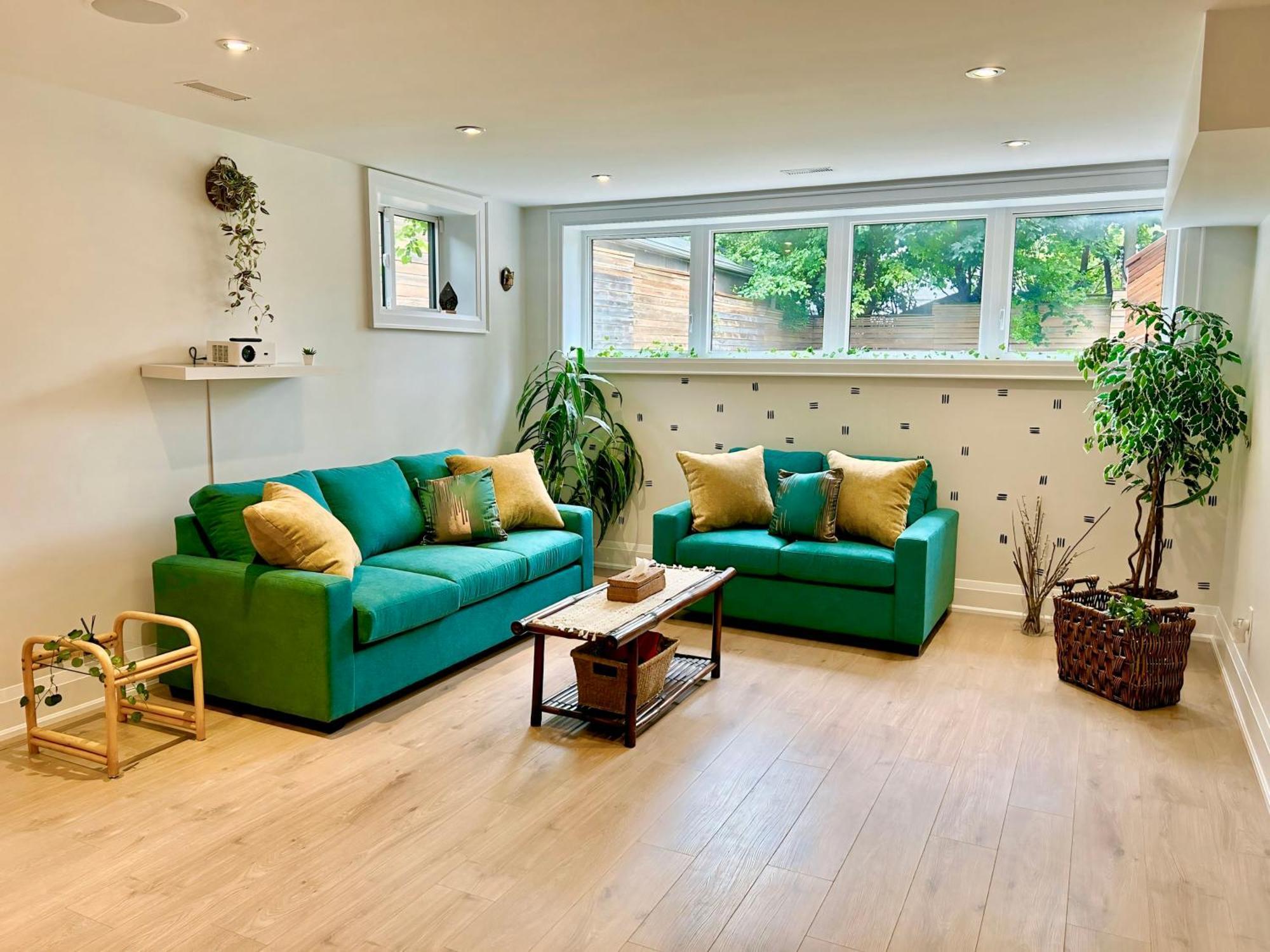 Boho-chic Spacious Basement *