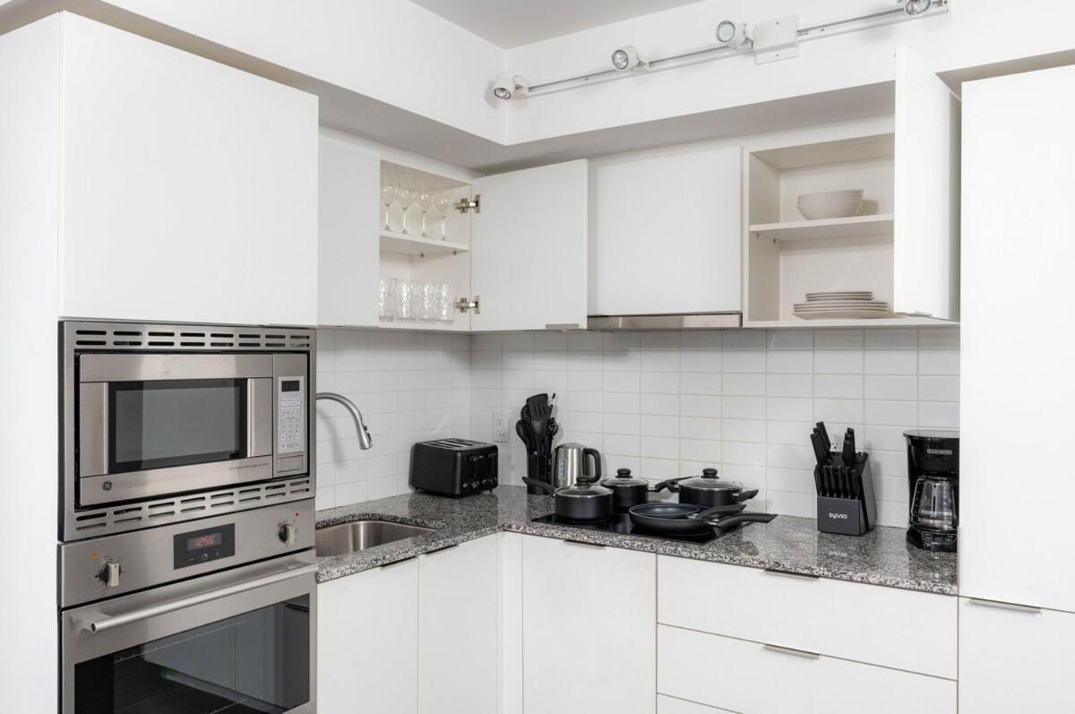 Downtown 2 Beds Near Uoft