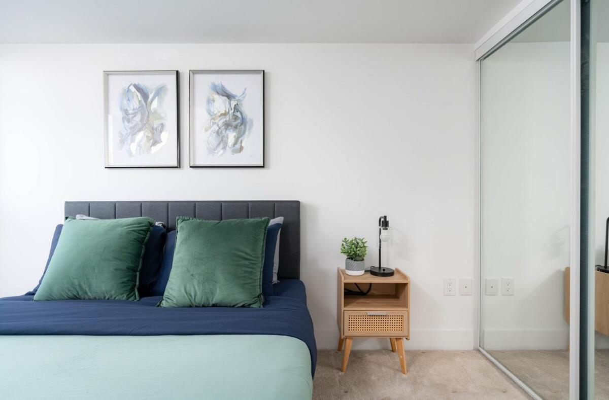 Downtown 2 Beds Near Uoft * Toronto