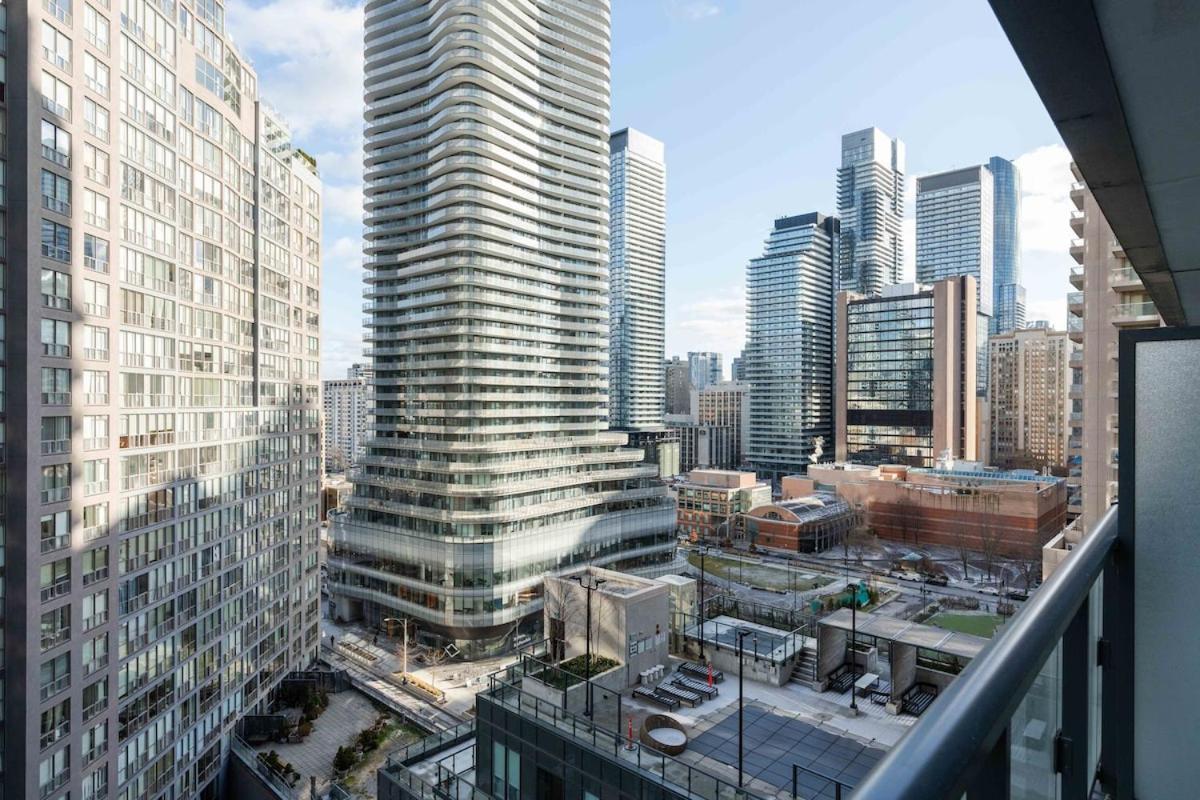 Downtown 2 Beds Near Uoft * Toronto