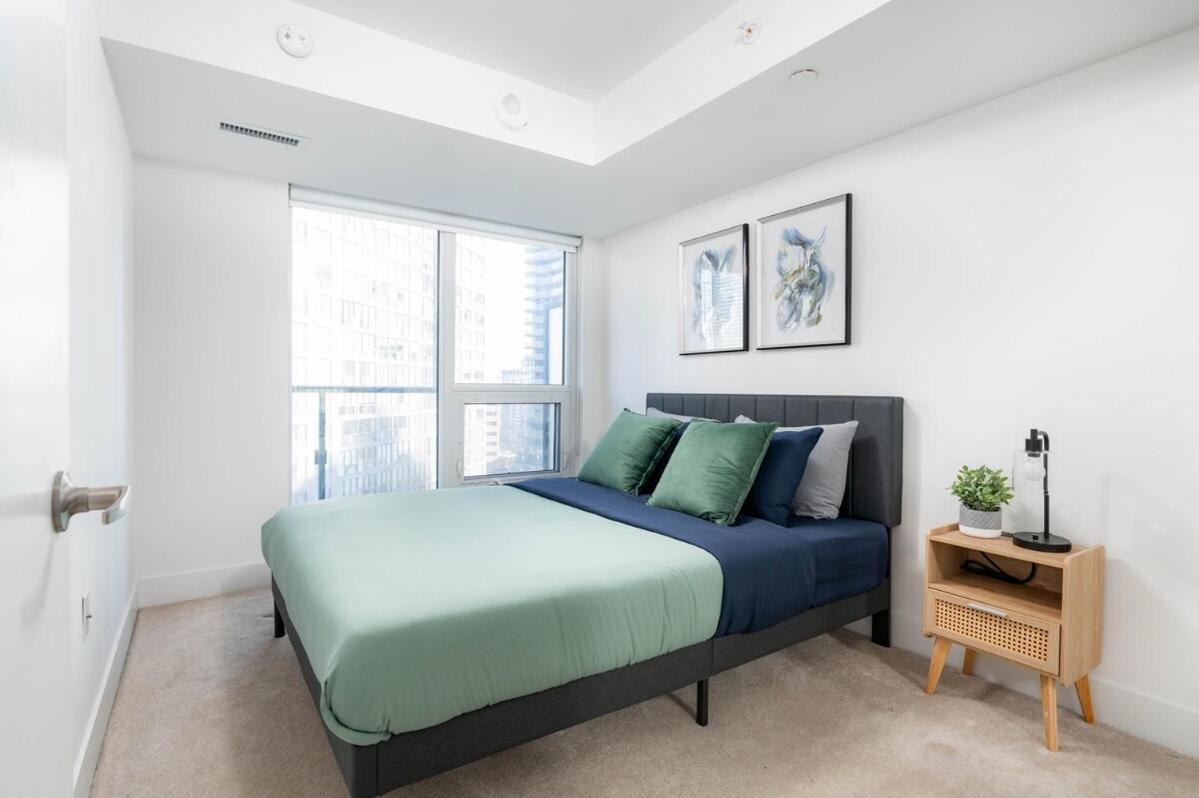 Downtown 2 Beds Near Uoft * Toronto