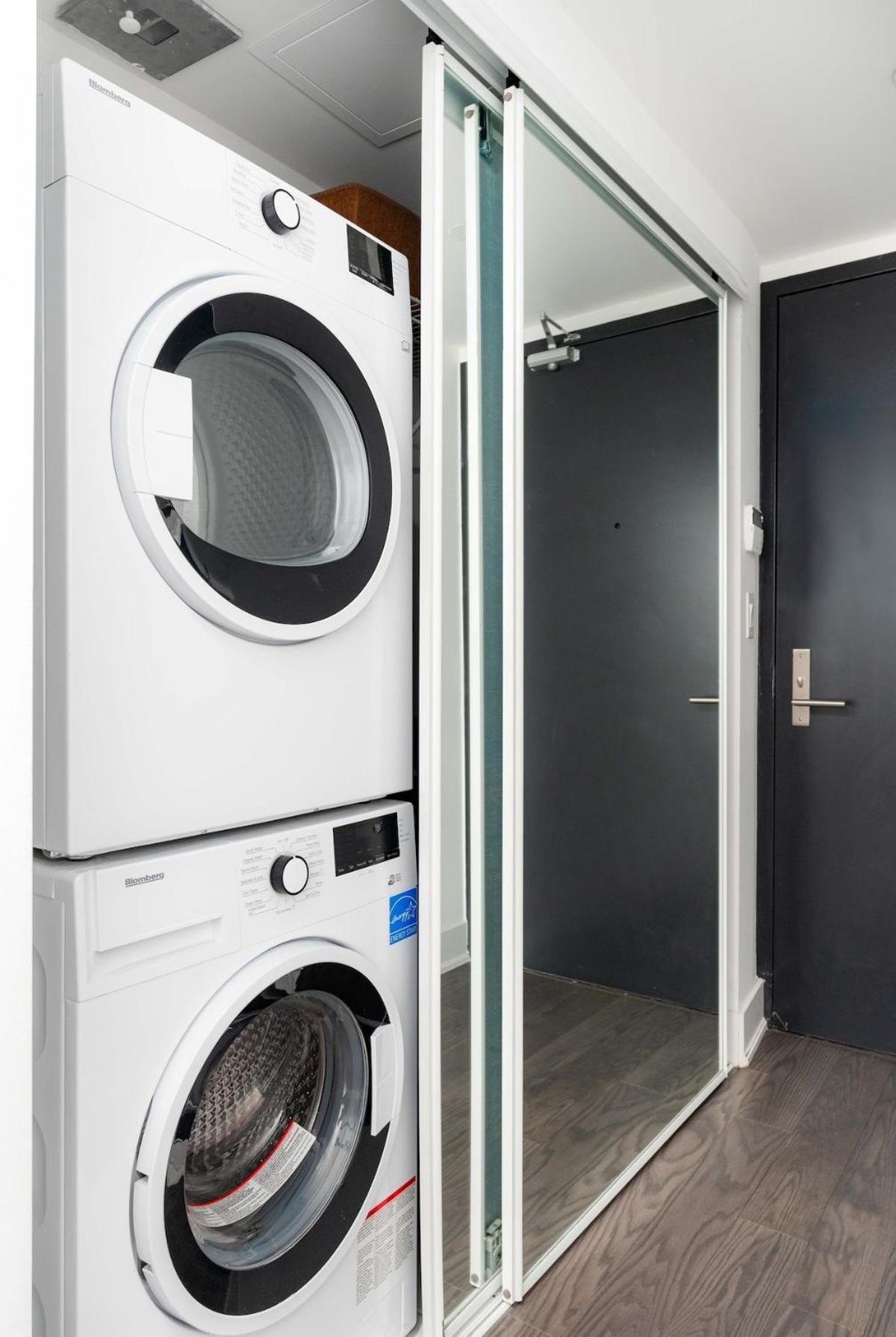 Downtown 2 Beds Near Uoft Toronto