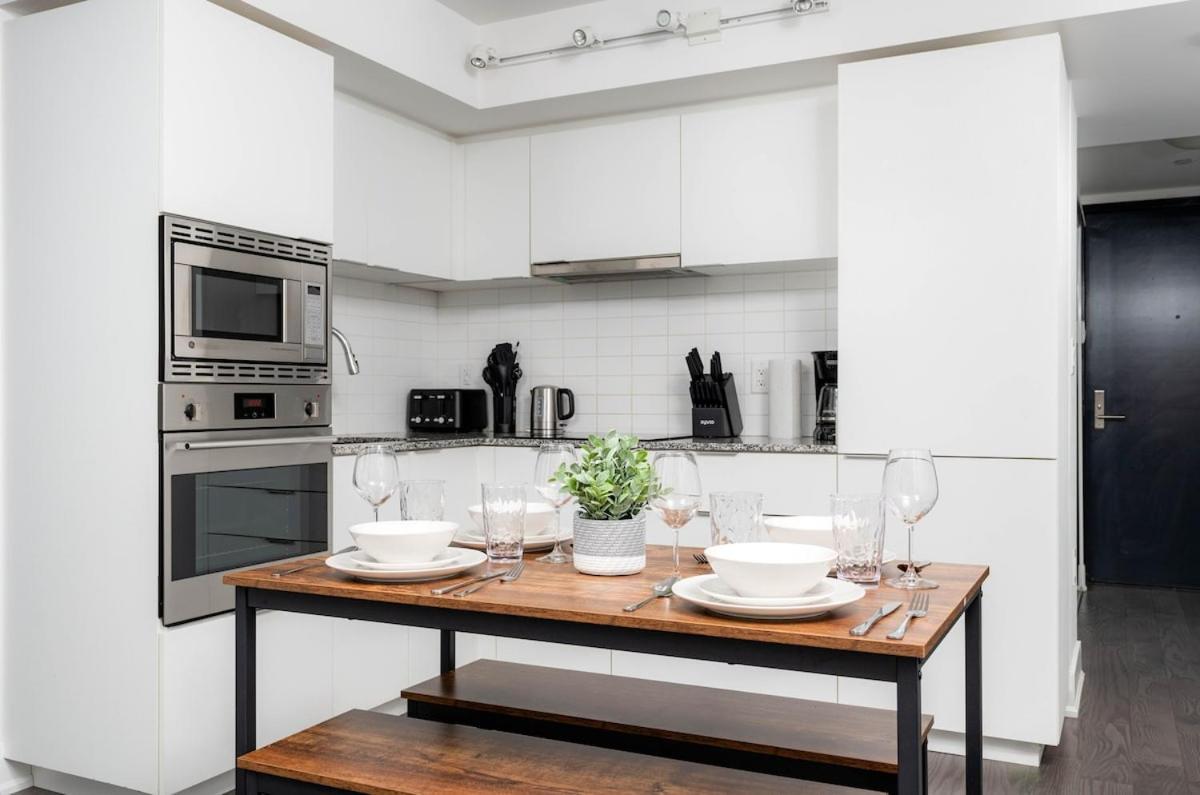 Downtown 2 Beds Near Uoft * Toronto