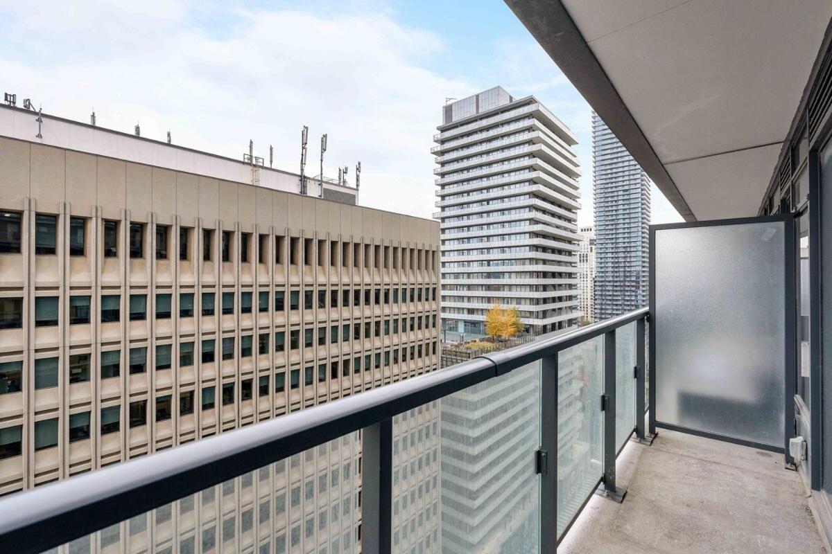 Apartment Spacious And 1br In Heart Of Downtown