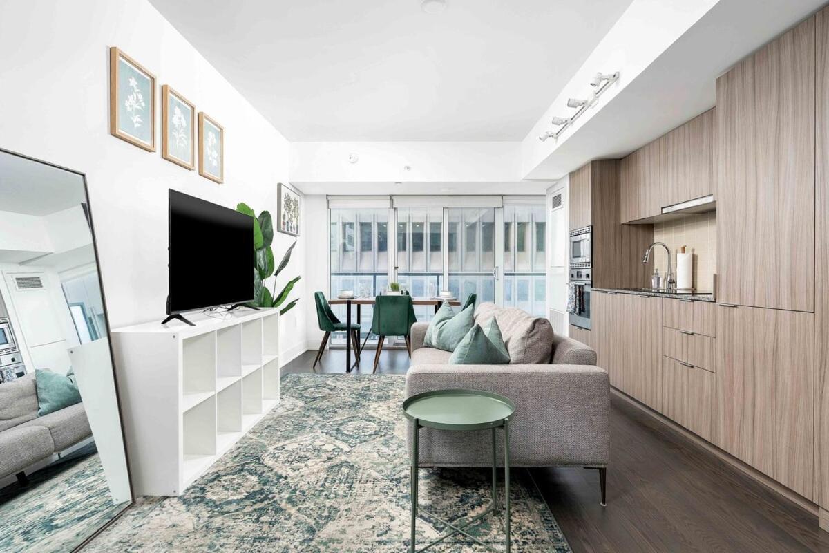 Spacious And 1br In Heart Of Downtown Toronto