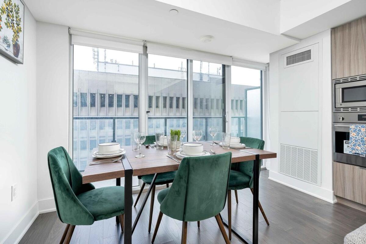 Apartment Spacious And 1br In Heart Of Downtown *
