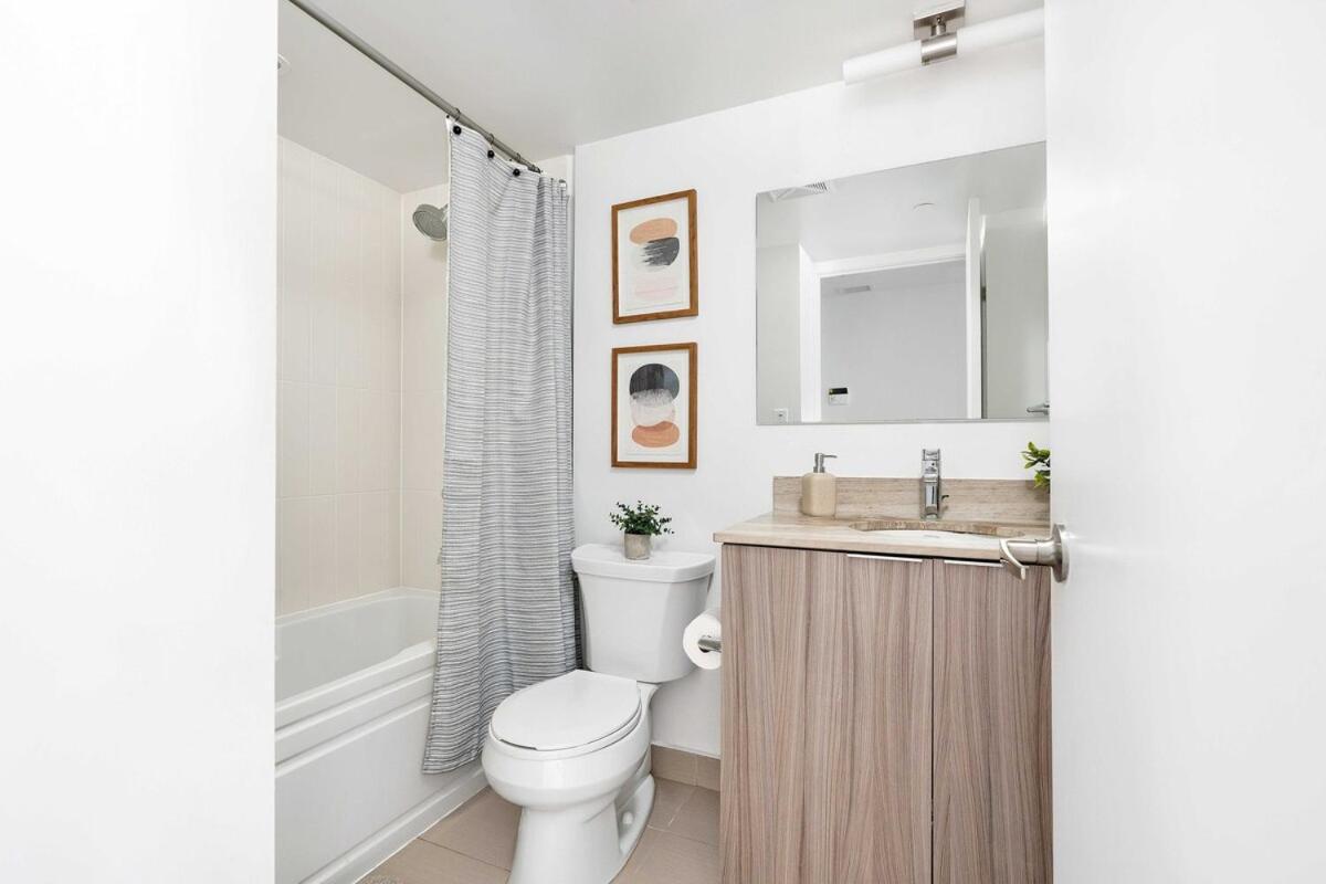Apartment Spacious And 1br In Heart Of Downtown