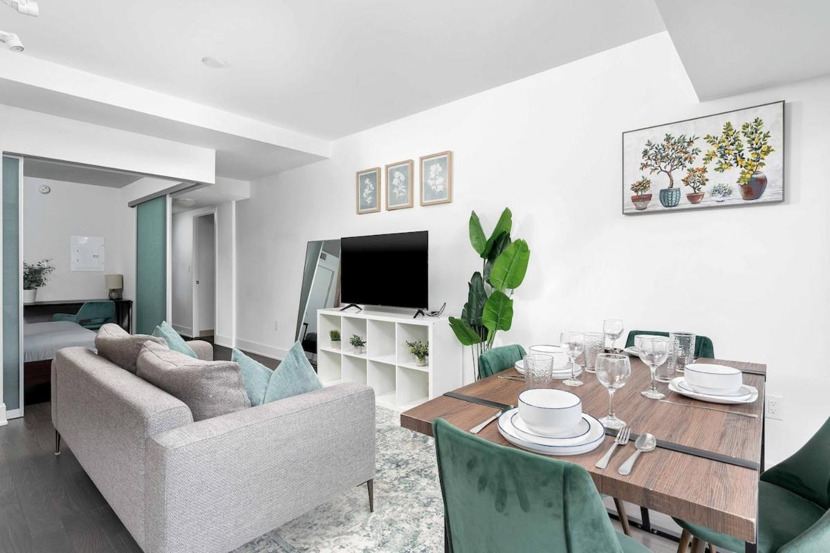 Spacious And 1br In Heart Of Downtown Apartment Toronto