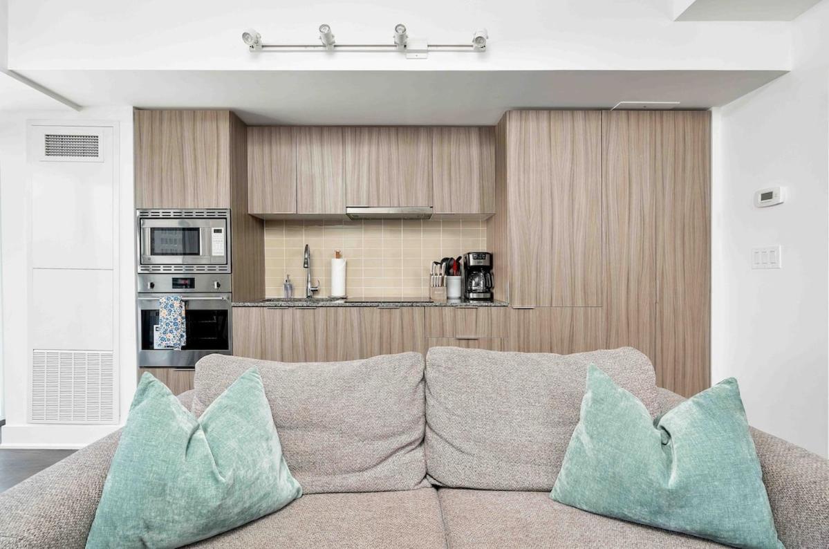 Spacious And 1br In Heart Of Downtown