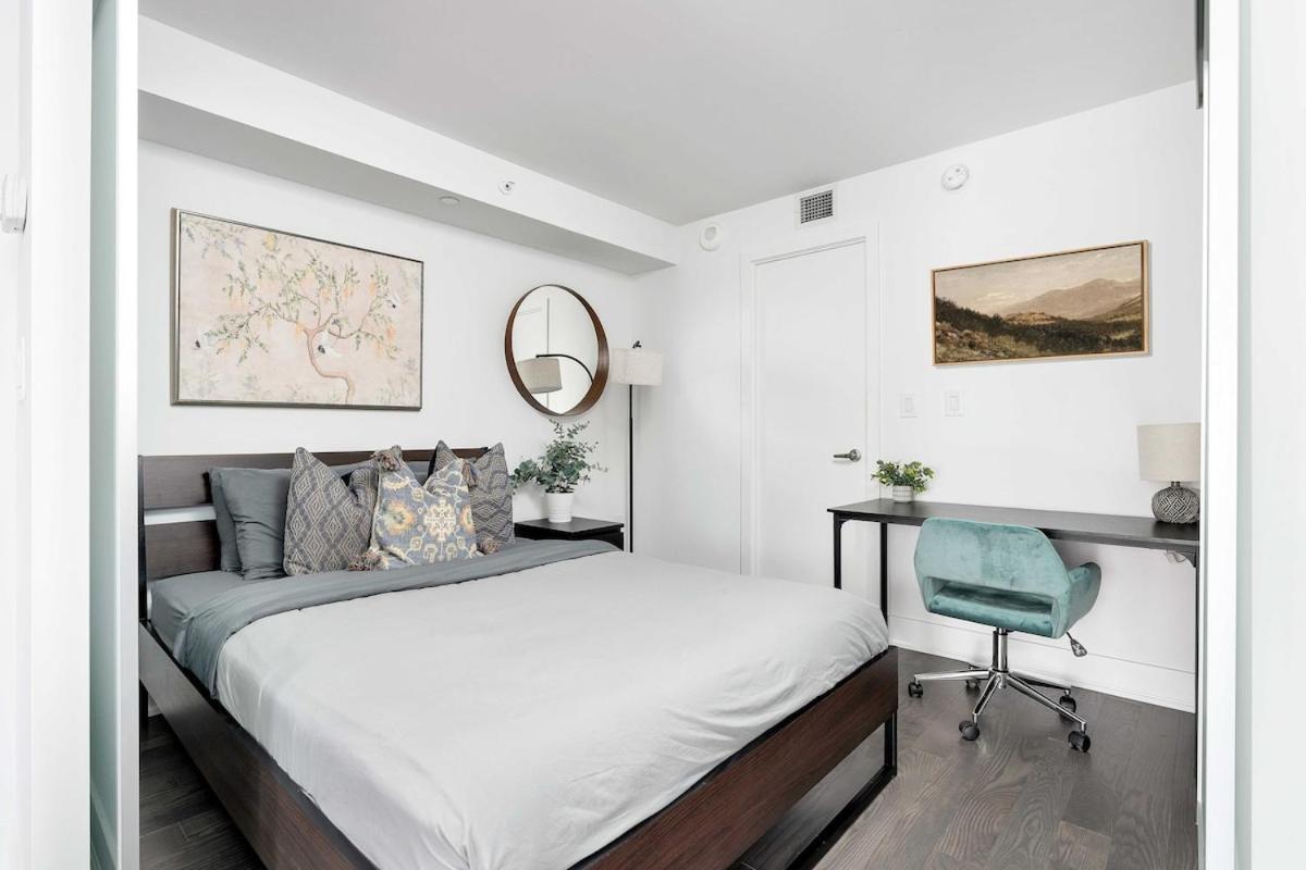 Apartment Spacious And 1br In Heart Of Downtown *