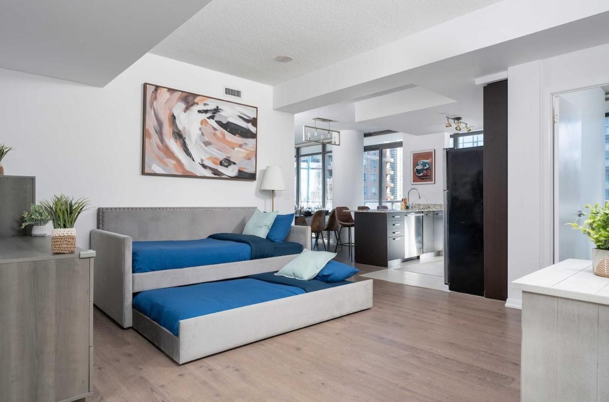 Beautiful 2br 2ba W 4 Beds Near Yorkville Bloor Apartment Toronto