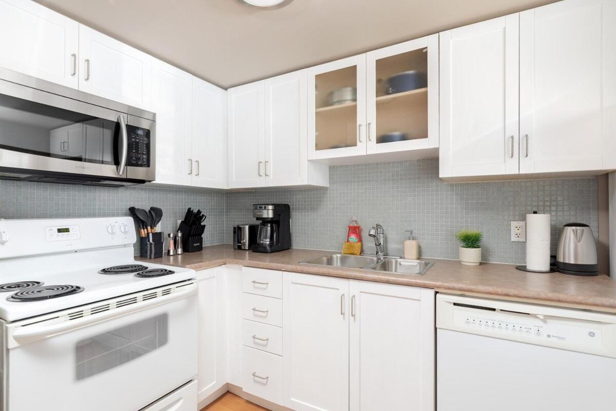 Comfy Liberty Village 1bd Steps From King St Toronto
