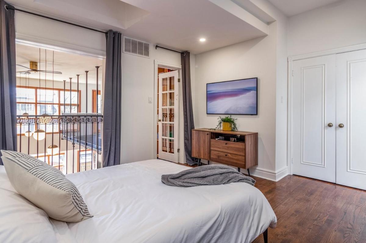 Apartment Warehouse Style Loft Near Yorkville *