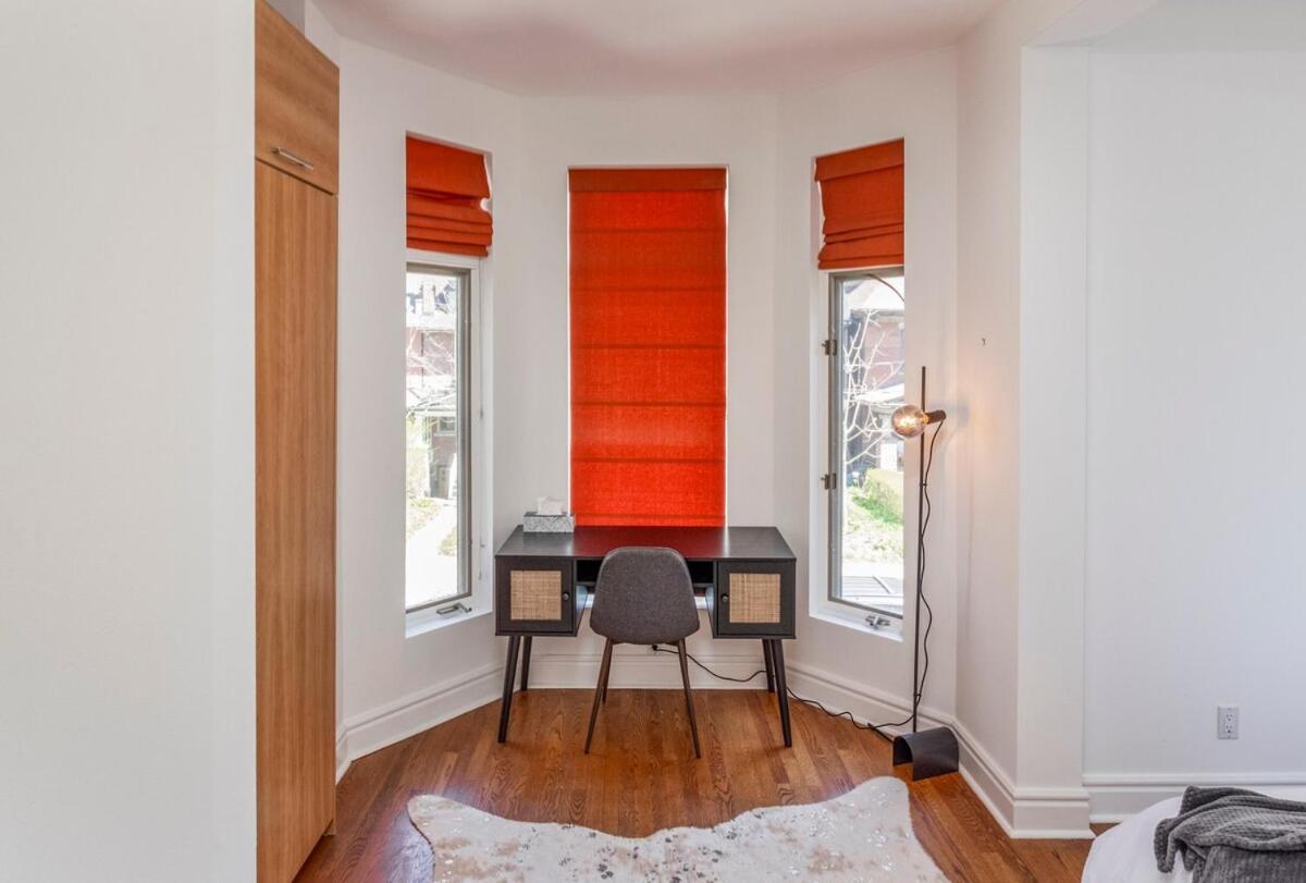 Warehouse Style Loft Near Yorkville Apartment Toronto