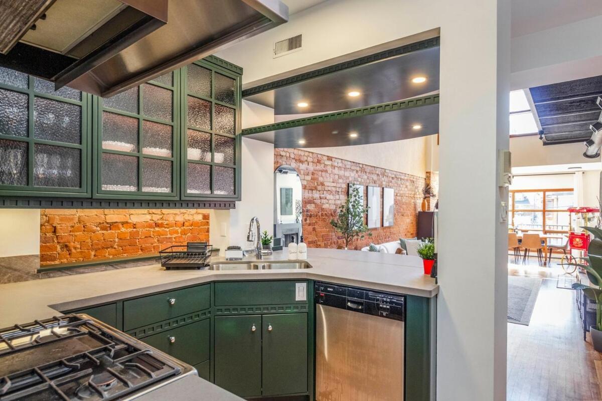 Warehouse Style Loft Near Yorkville * Toronto