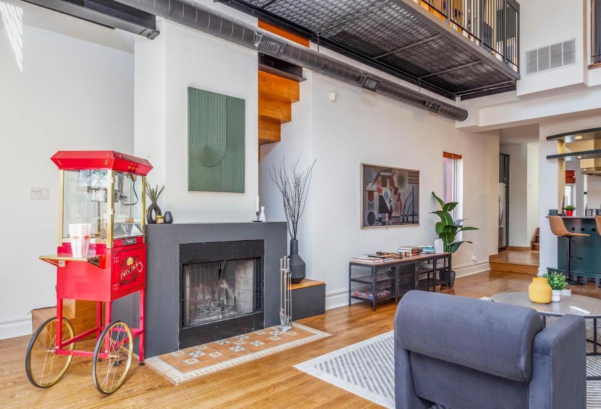 Warehouse Style Loft Near Yorkville Apartment *