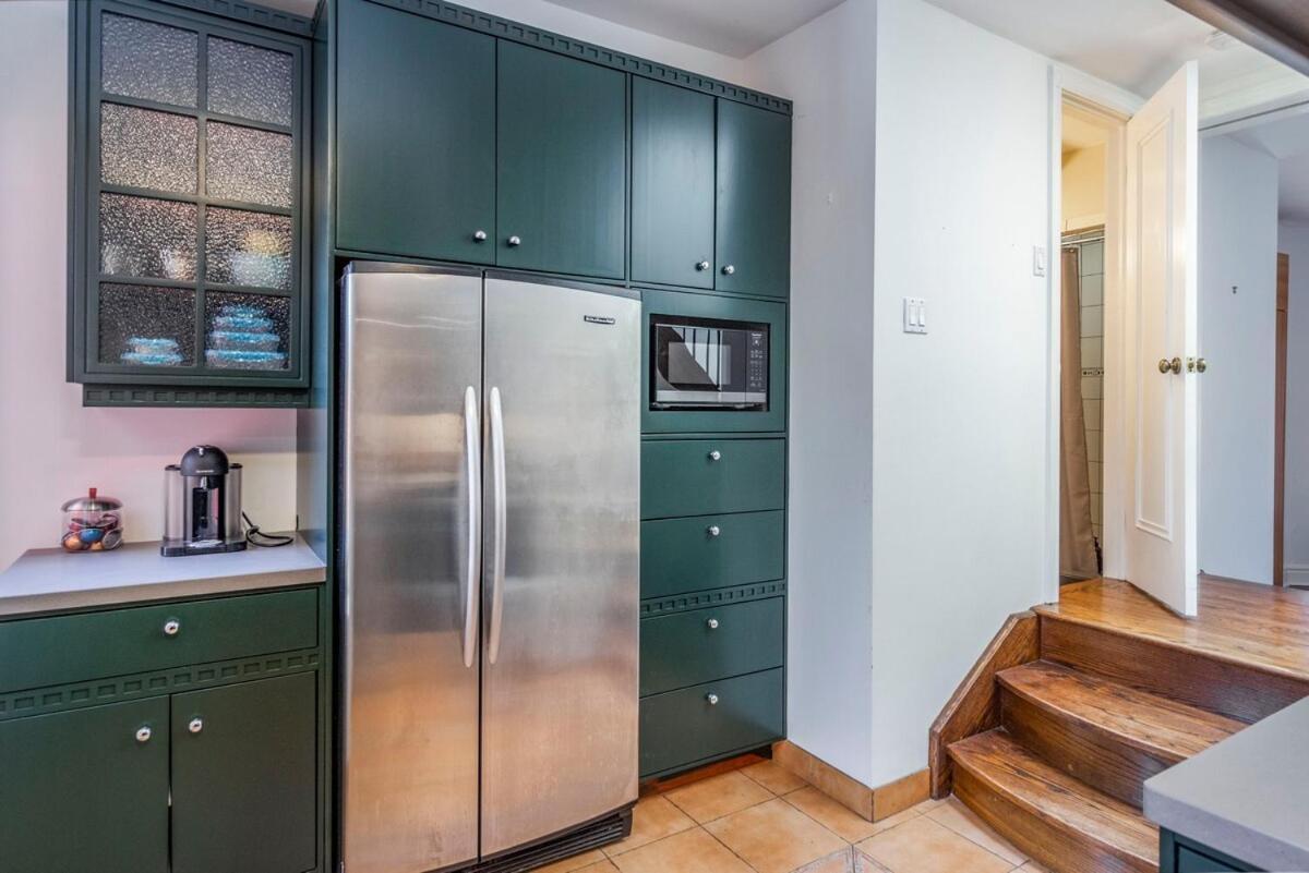 Warehouse Style Loft Near Yorkville Apartment