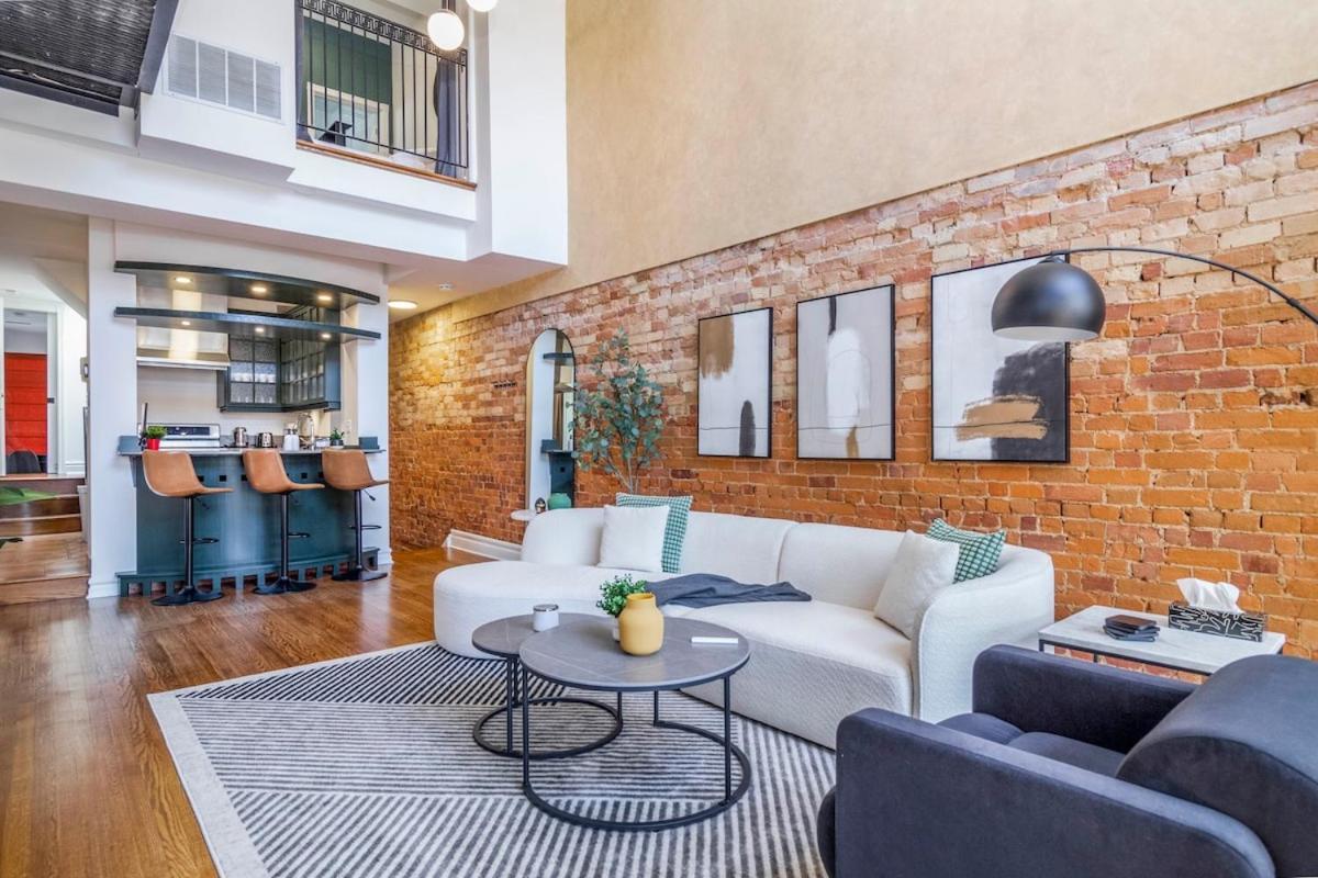 Apartment Warehouse Style Loft Near Yorkville *