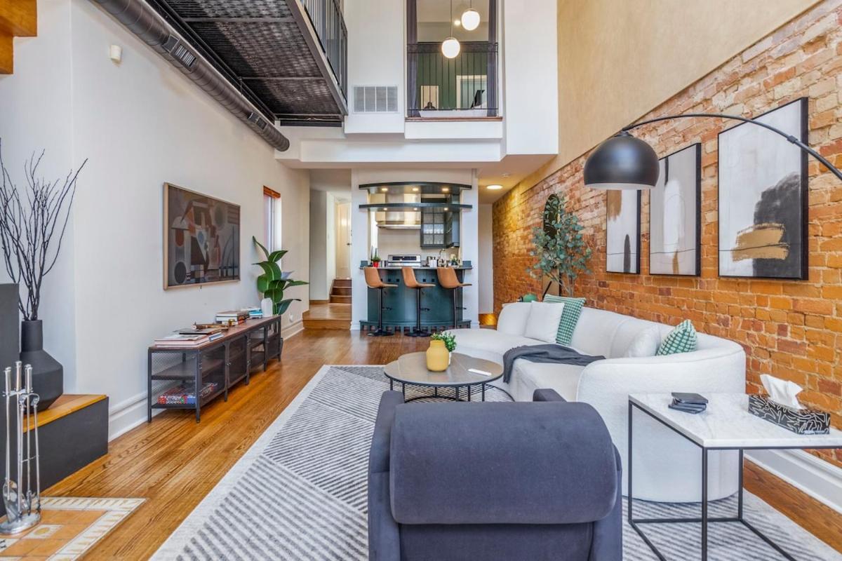 Warehouse Style Loft Near Yorkville Apartment