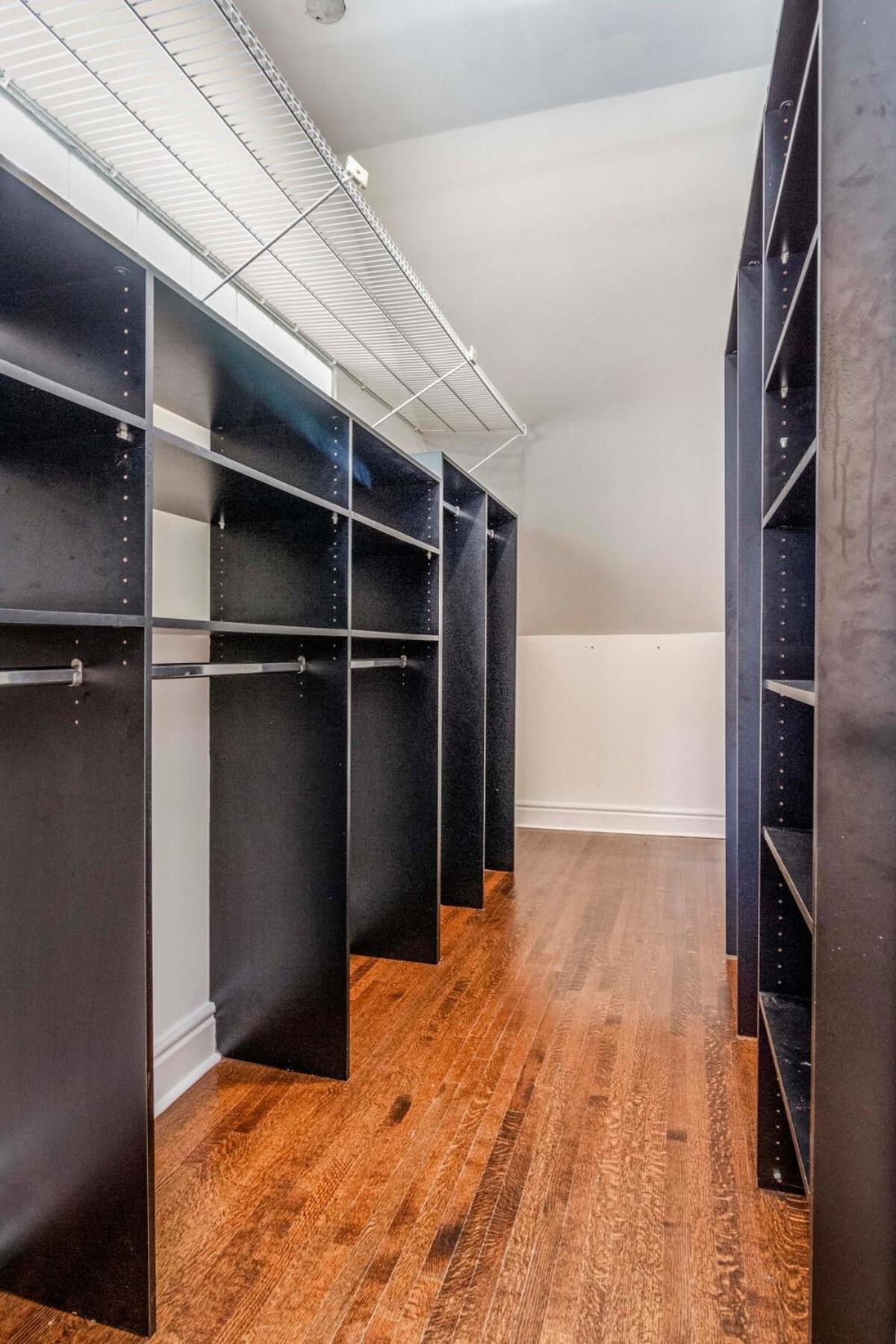Apartment Warehouse Style Loft Near Yorkville *