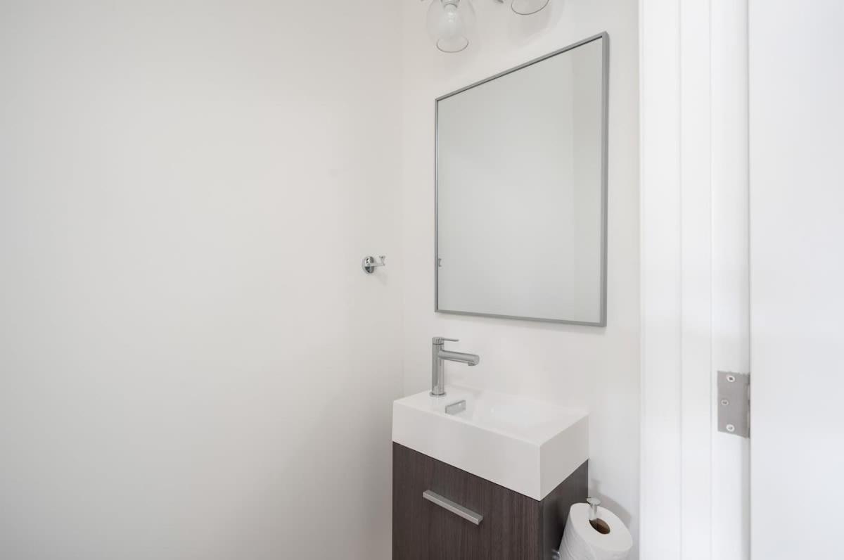 Spacious 2br Near Uoft And College Apartment