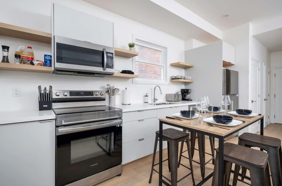 Spacious 2br Near Uoft And College Apartment *