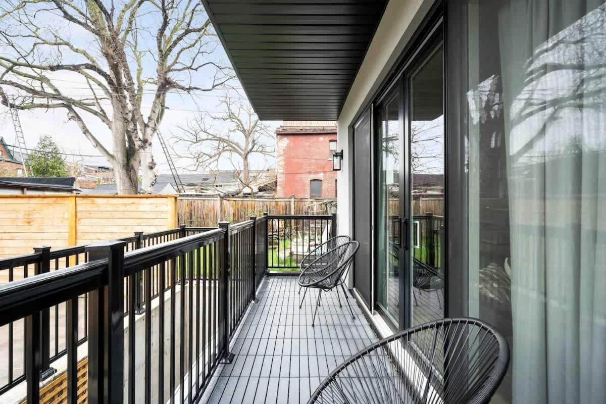 Apartment Spacious 2br Near Uoft And College *