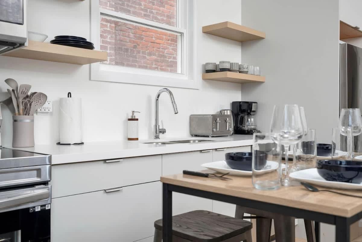 Apartment Spacious 2br Near Uoft And College *