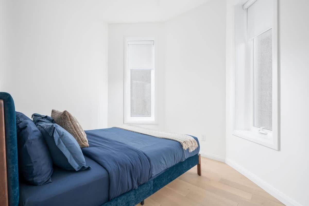 Apartment Spacious 2br Near Uoft And College Toronto