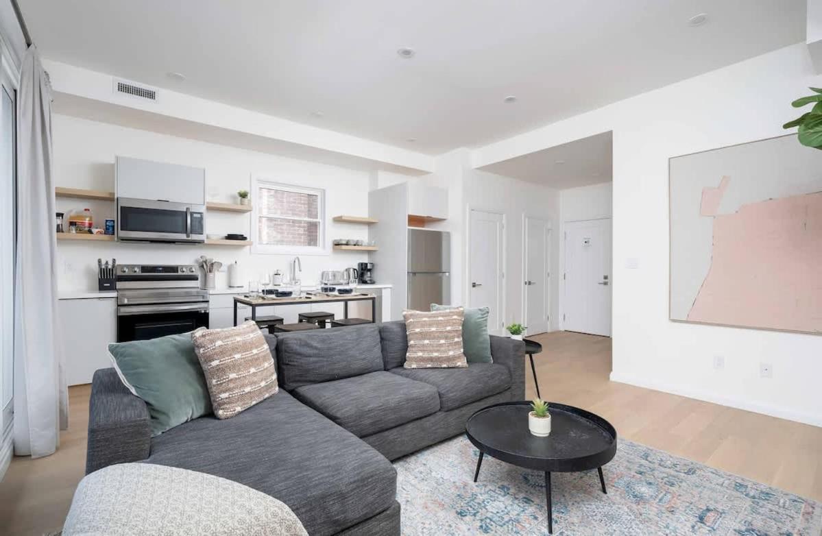 Spacious 2br Near Uoft And College * Toronto