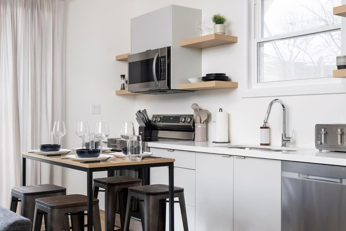 Apartment Spacious 2br Near Uoft And College *