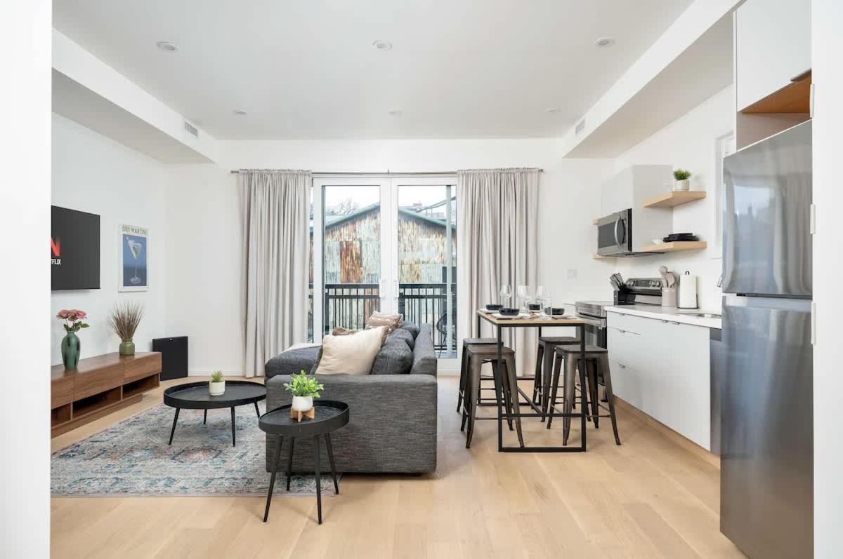 Spacious 2br Near Uoft And College Apartment *