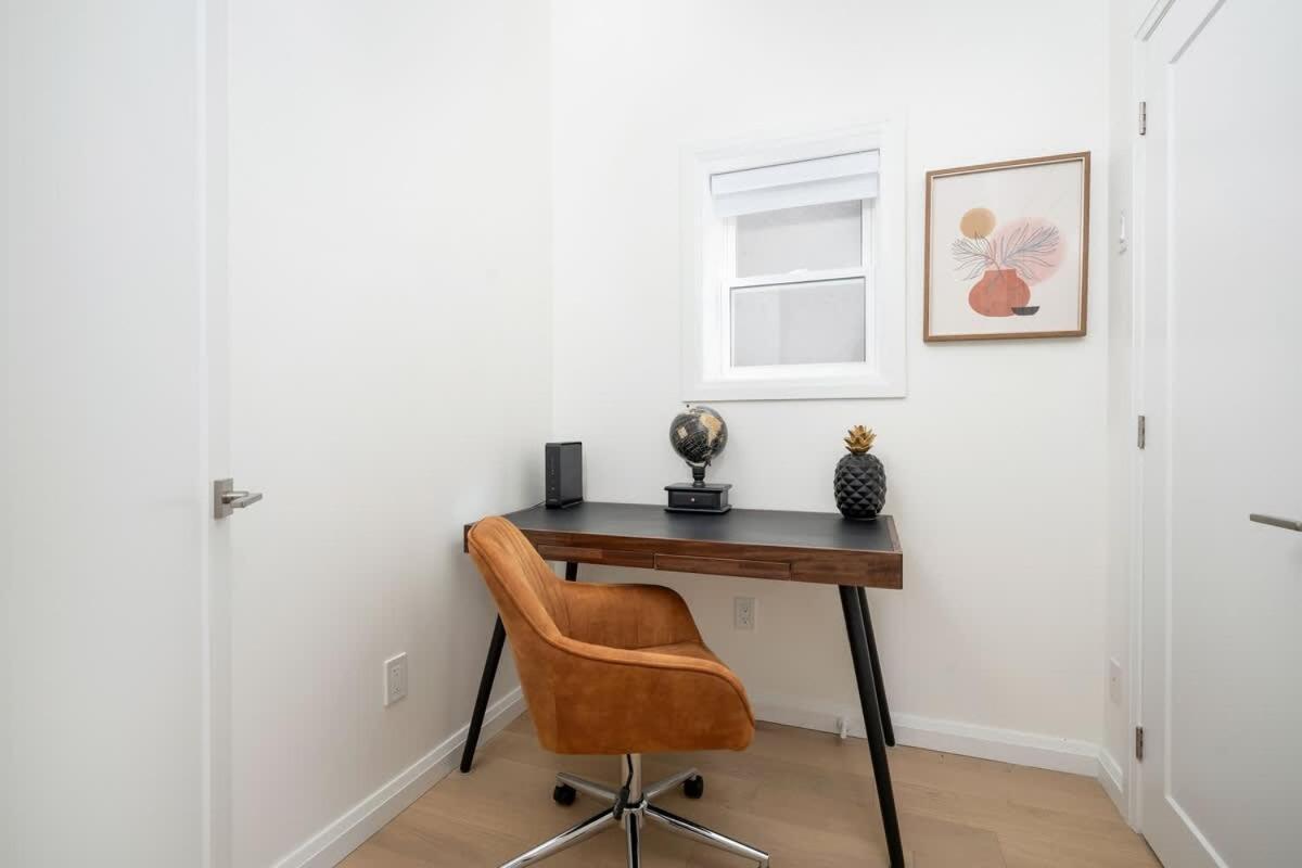 Apartment Spacious 2br Near Uoft And College Toronto